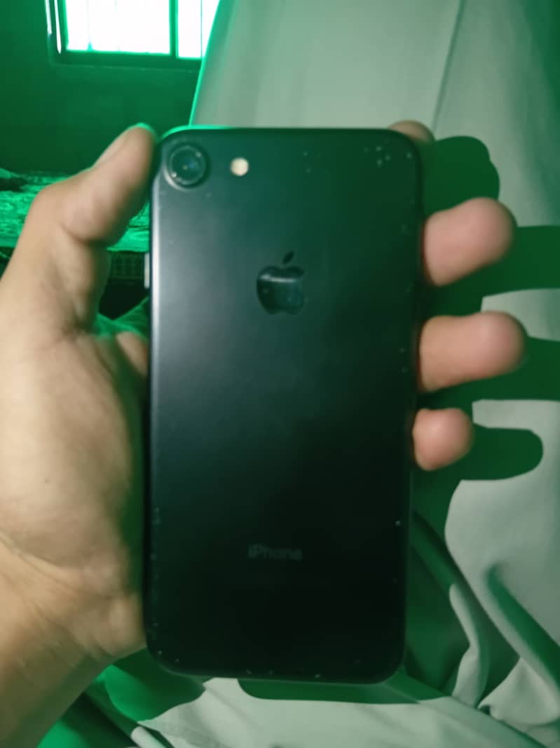 Apple iPhone 7 0