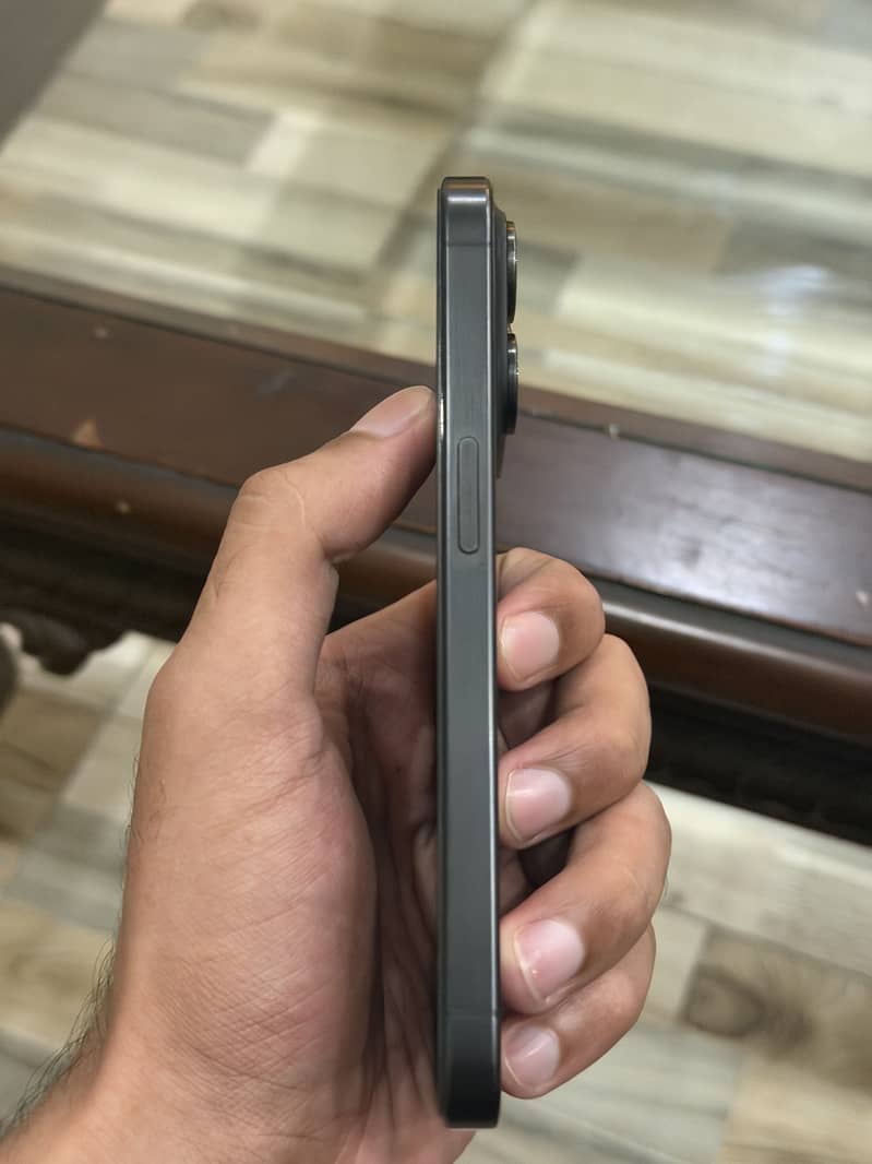 Apple iPhone 15 Pro 2