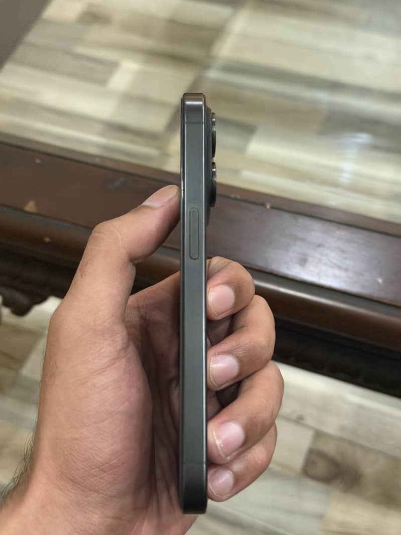 Apple iPhone 15 Pro 3