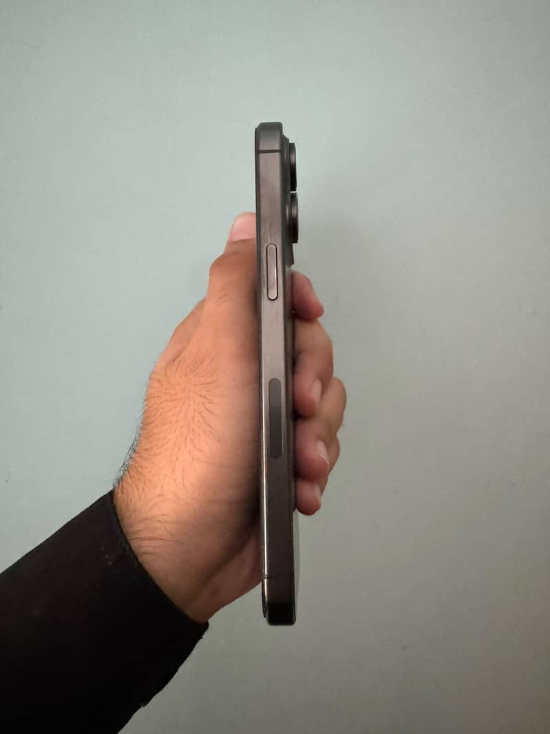 Apple iPhone 15 Pro Max 2