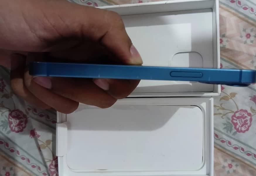 Apple iPhone 13 mini 4
