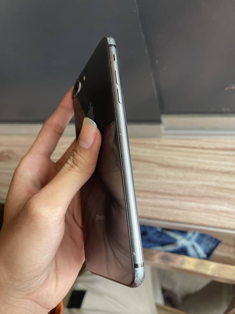 Apple iPhone 8 Plus 1