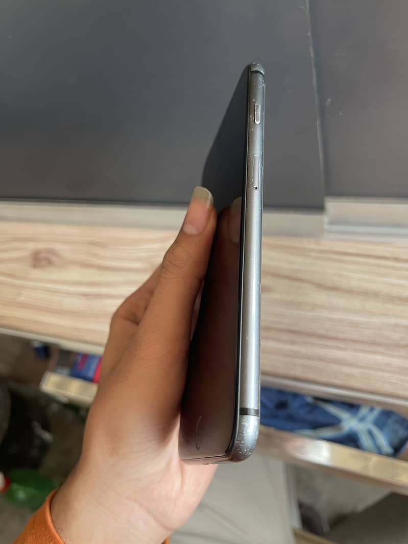 Apple iPhone 8 Plus 4