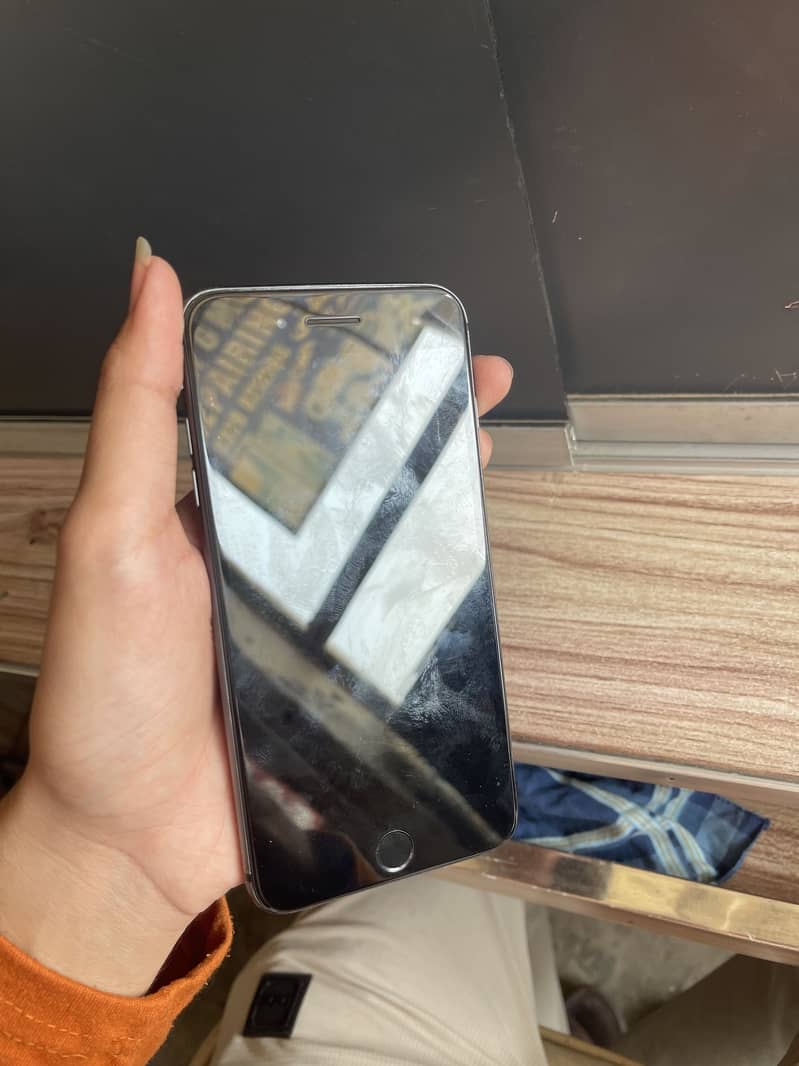 Apple iPhone 8 Plus 5