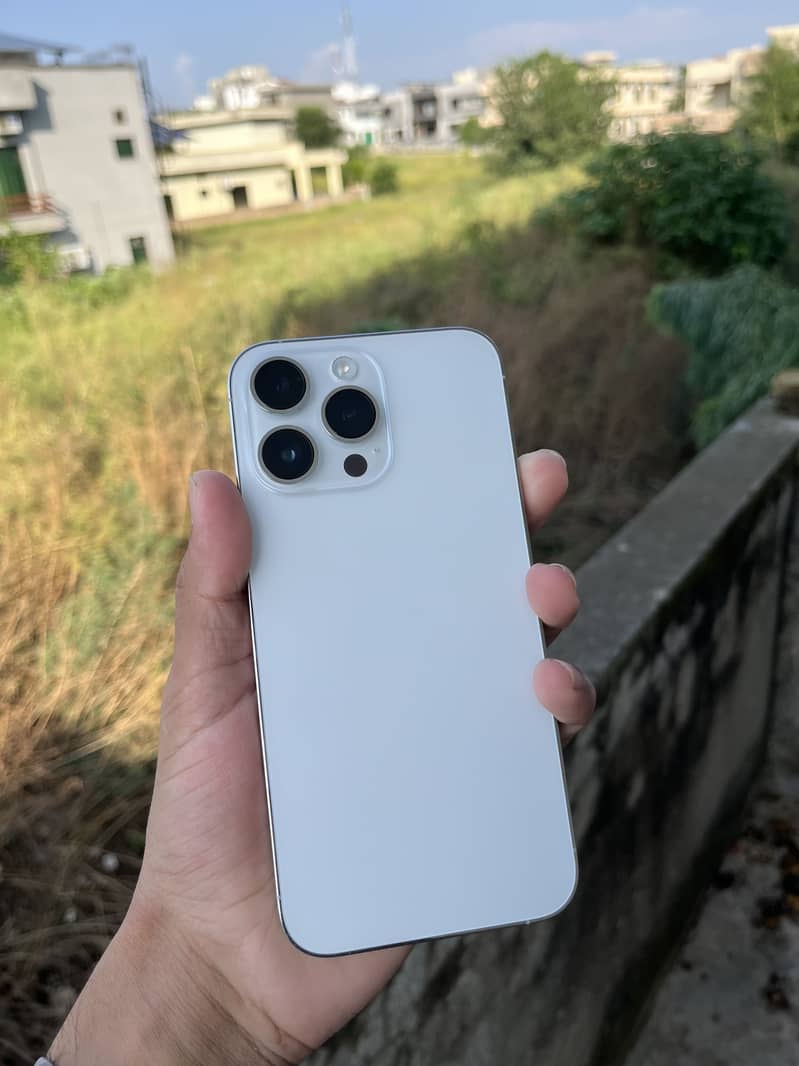 Apple iPhone 14 Pro Max 0