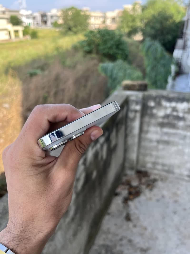 Apple iPhone 14 Pro Max 3