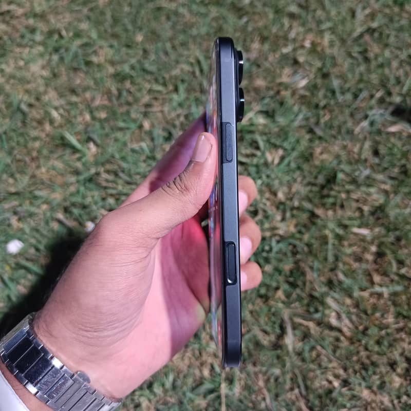 Apple iPhone 16 Pro Max jv 3