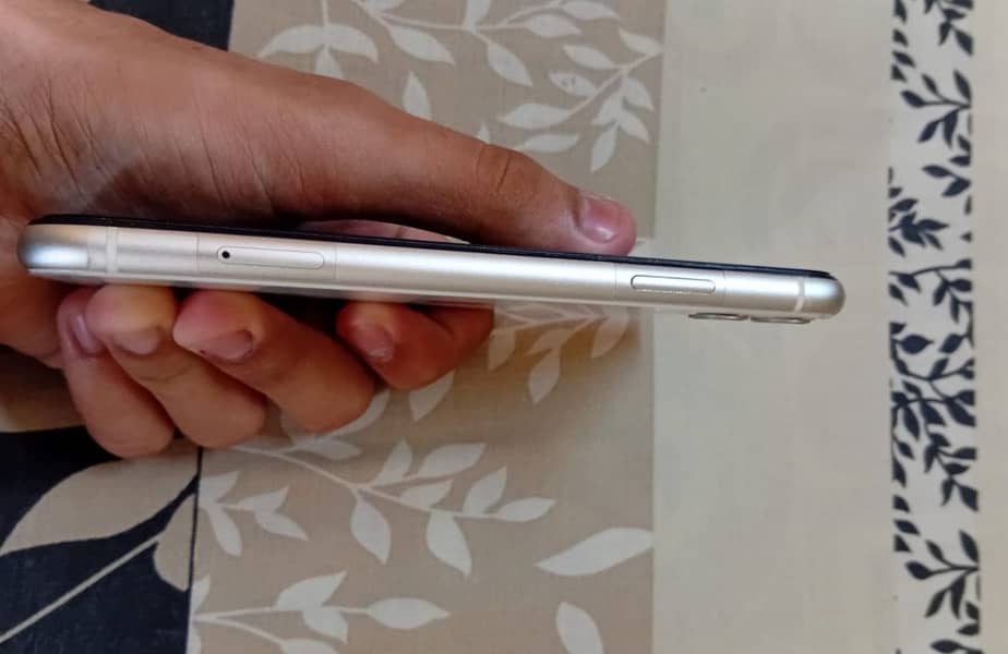 Apple iPhone 11 3