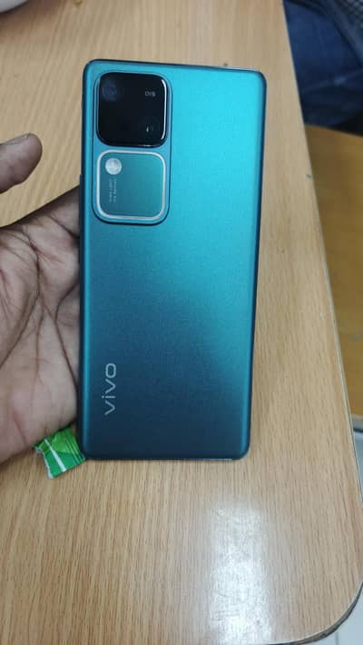 Vivo V30