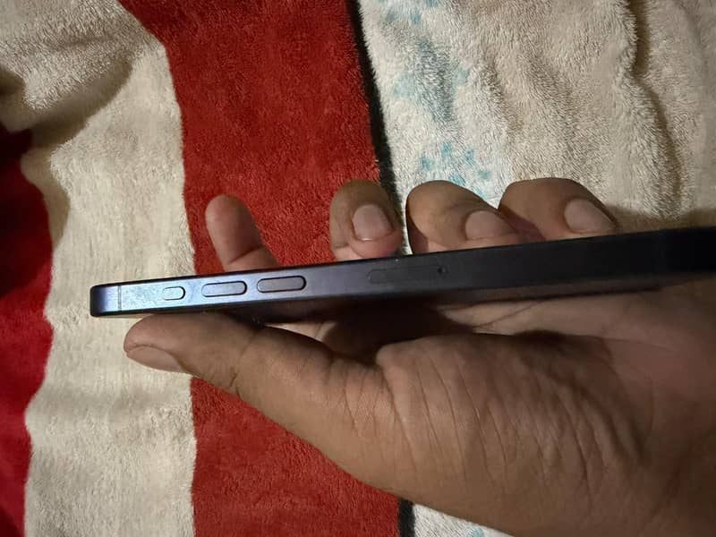 Apple iPhone 15 Pro 2