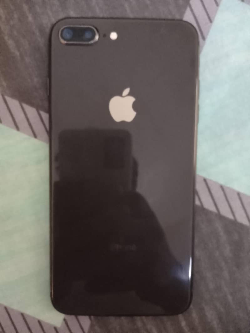 Apple iPhone 8 Plus 3