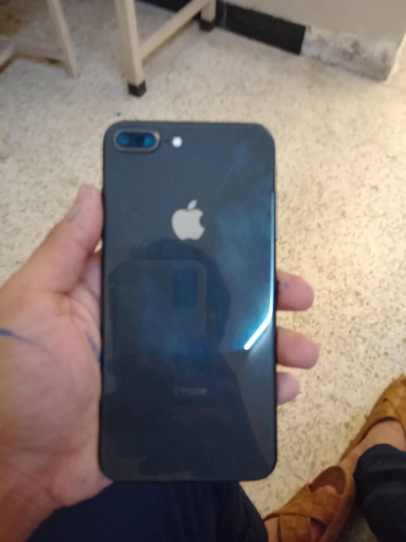 Apple iPhone 8 Plus 4