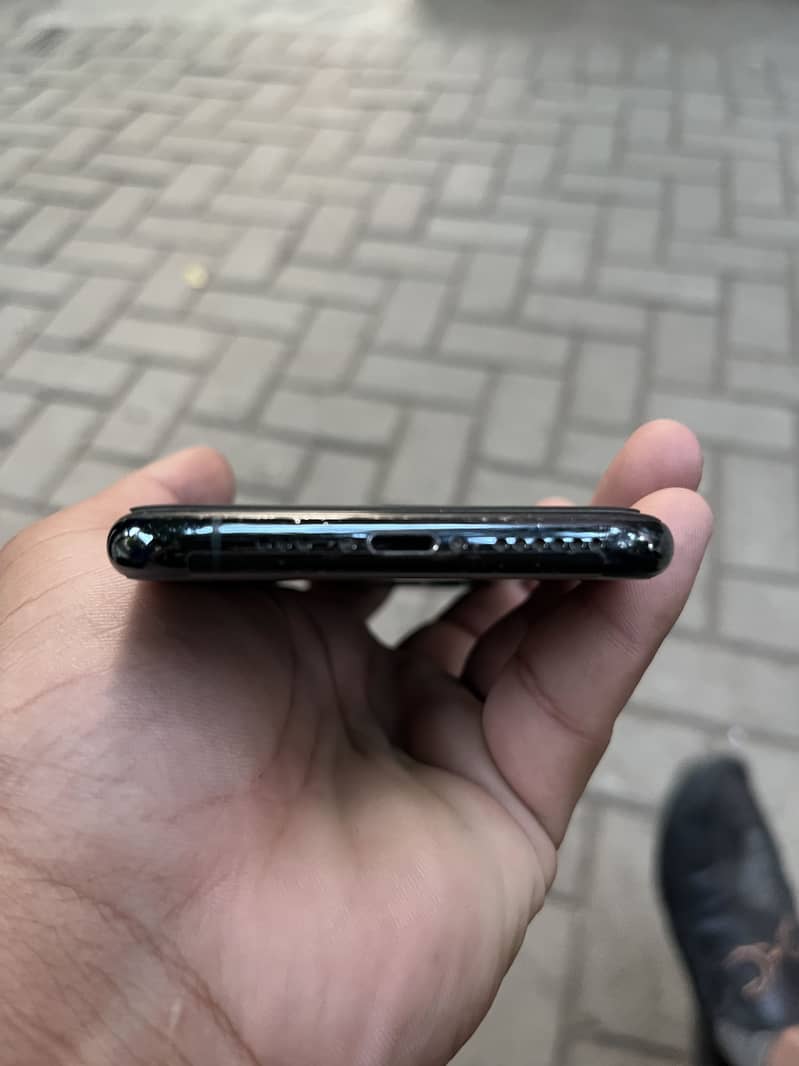 Apple iPhone 11 Pro 2