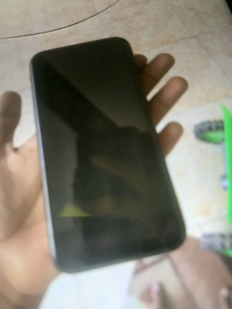 Apple iPhone XR 0