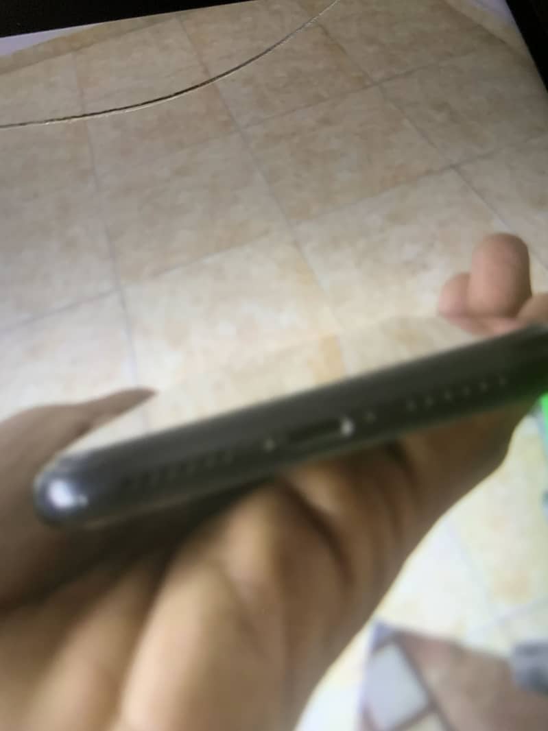 Apple iPhone XR 1