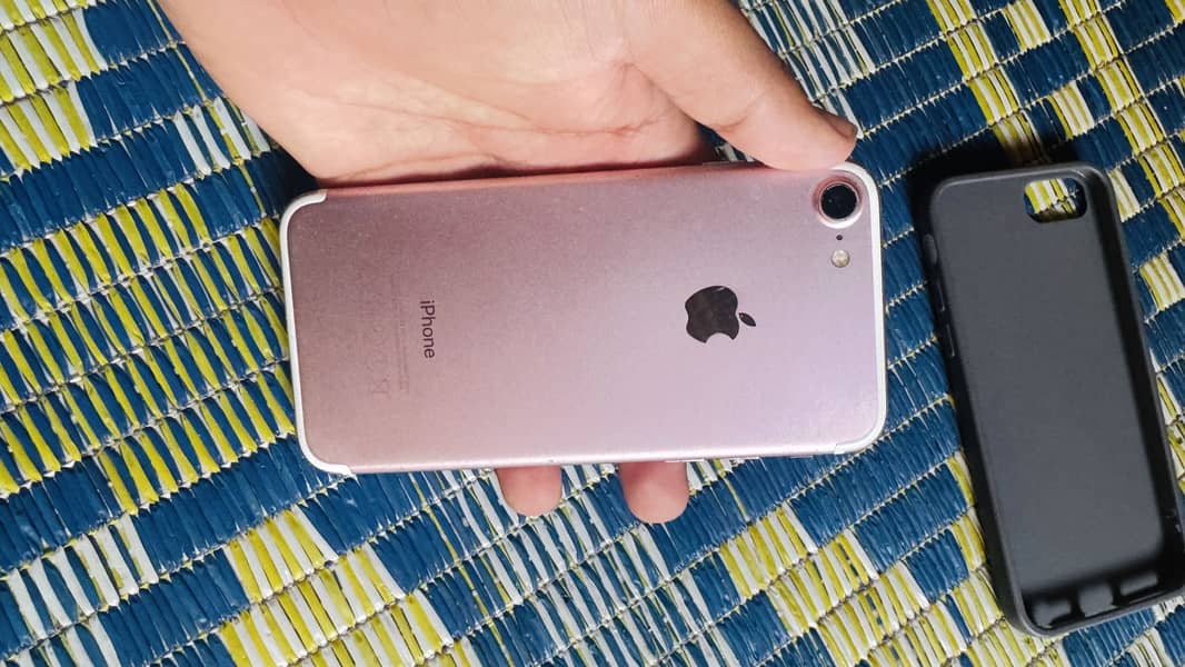 Apple iPhone 7 0