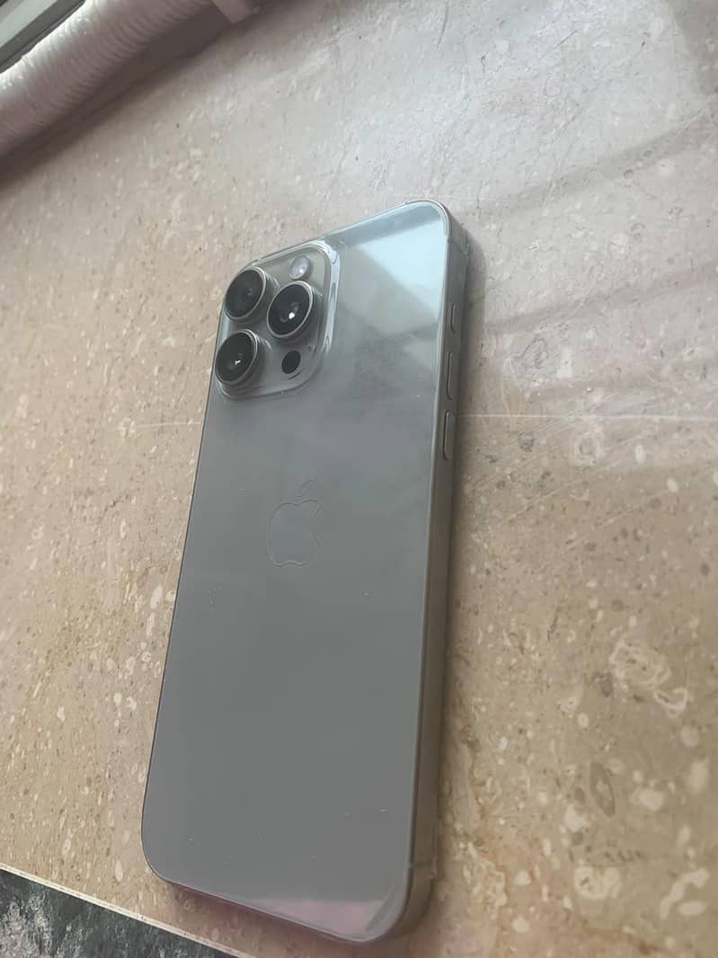iPhone 16 Pro Max jv 1