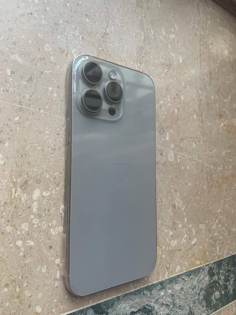 iPhone 16 Pro Max jv 3