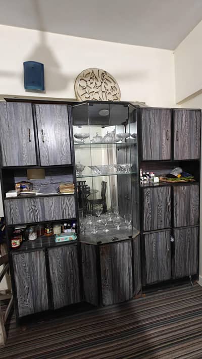 Divider with glass and mirror display