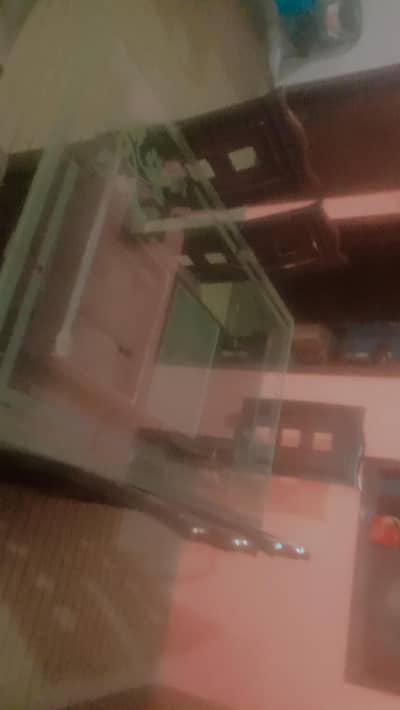 I'm selling 6 chair dining table