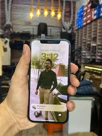 Apple iPhone 12