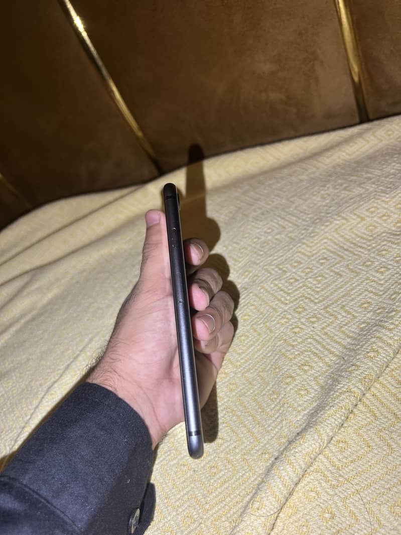 Apple iPhone 8 4