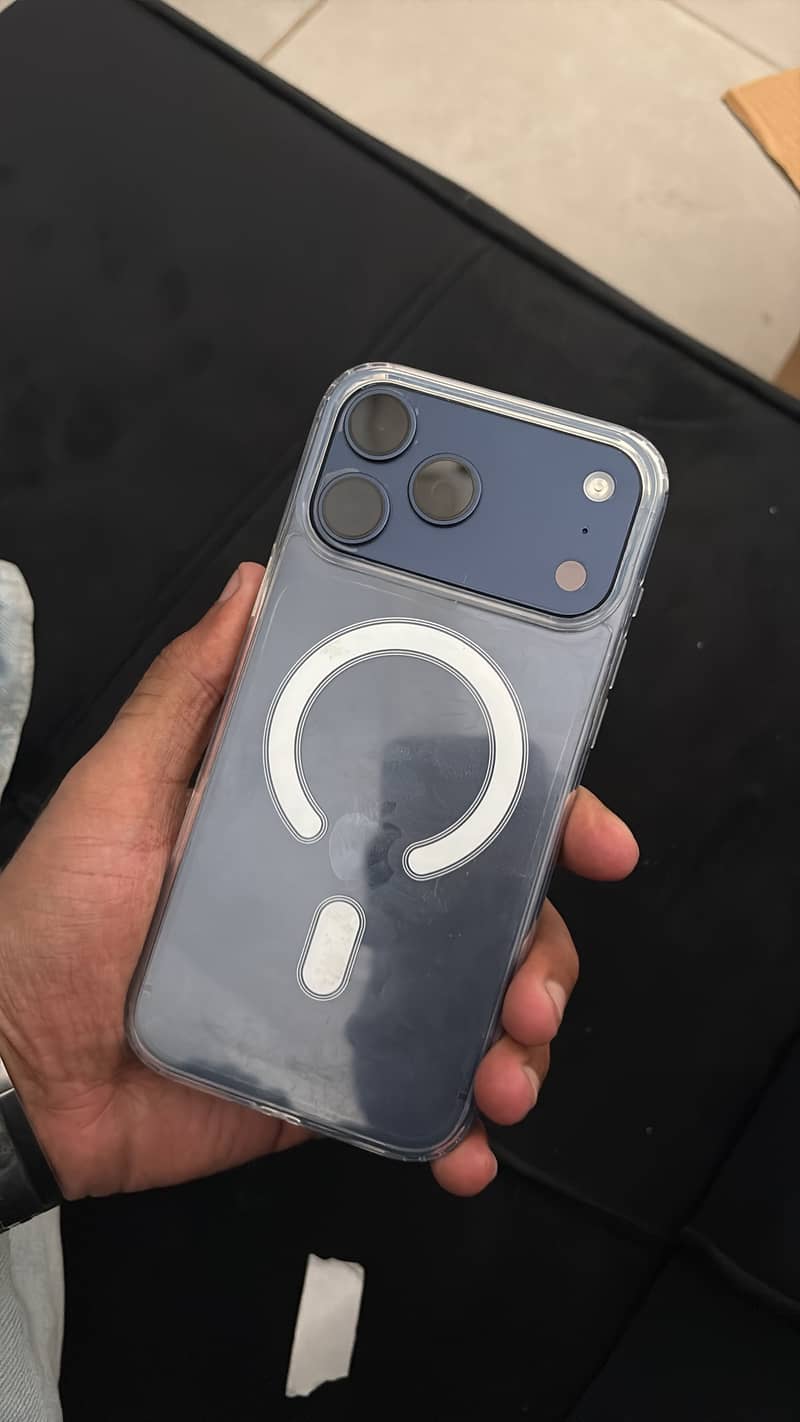 Apple iPhone 17 Pro Max 0