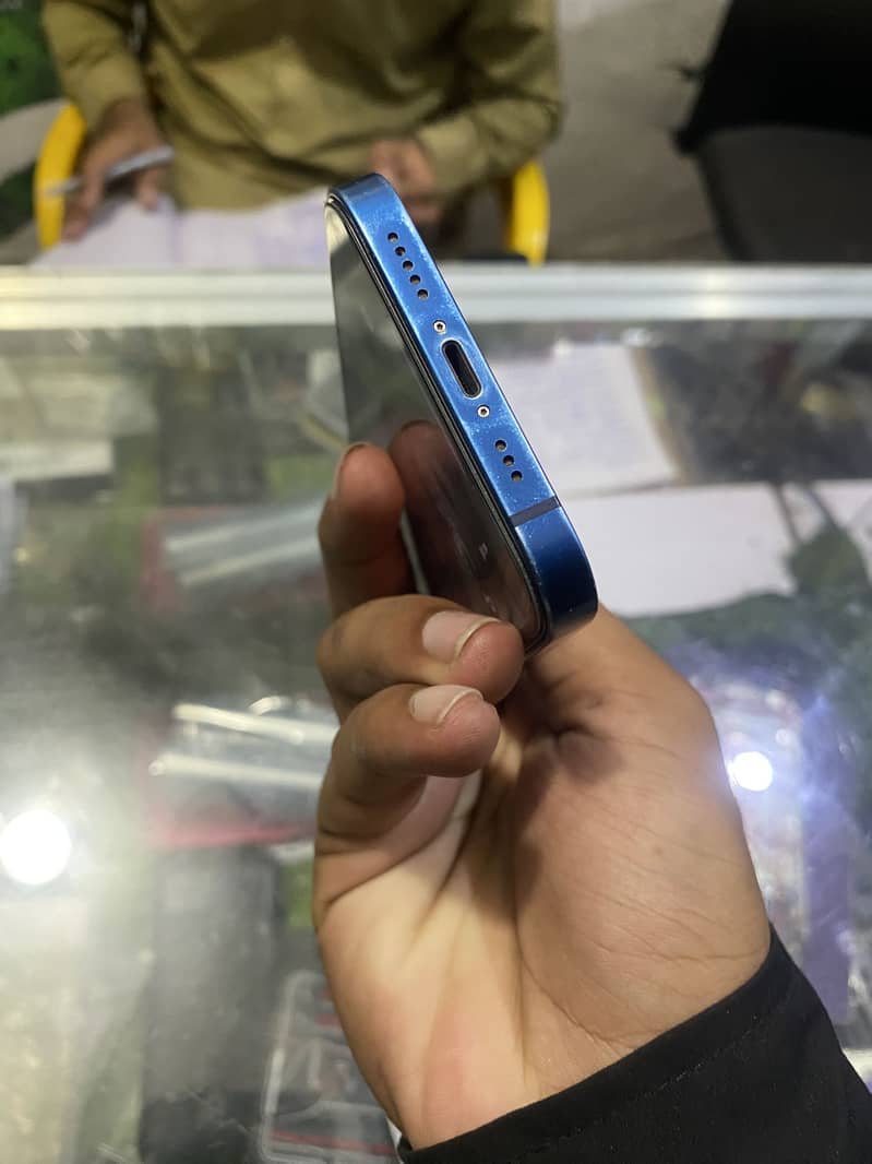 Apple iPhone 12 0