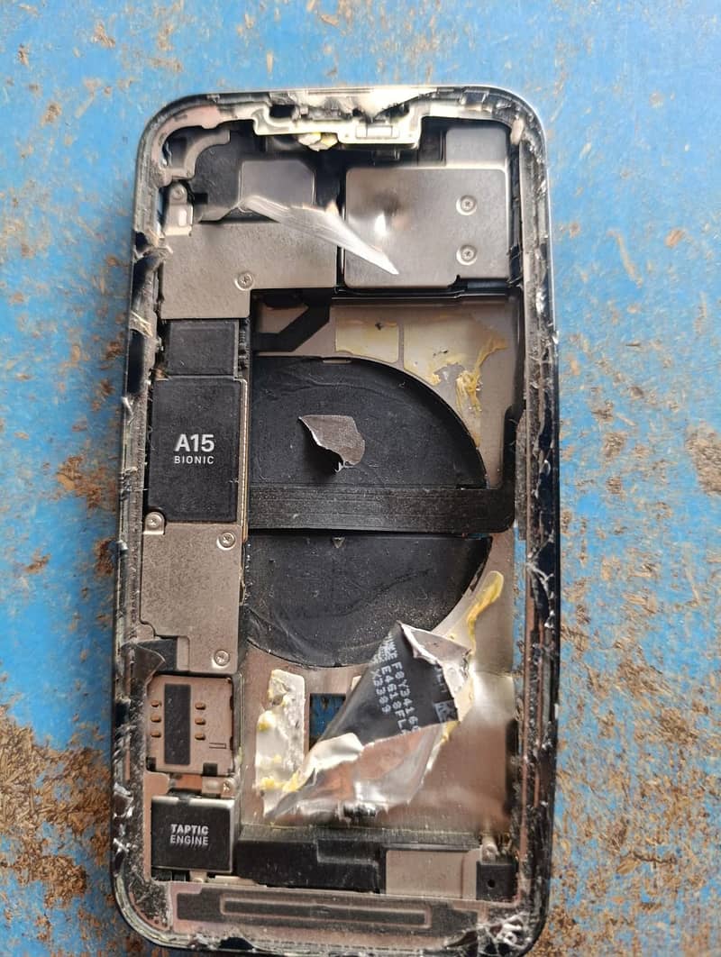 Apple iPhone 13 1