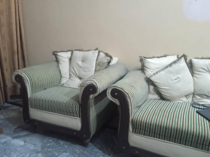 sofa good condition 2