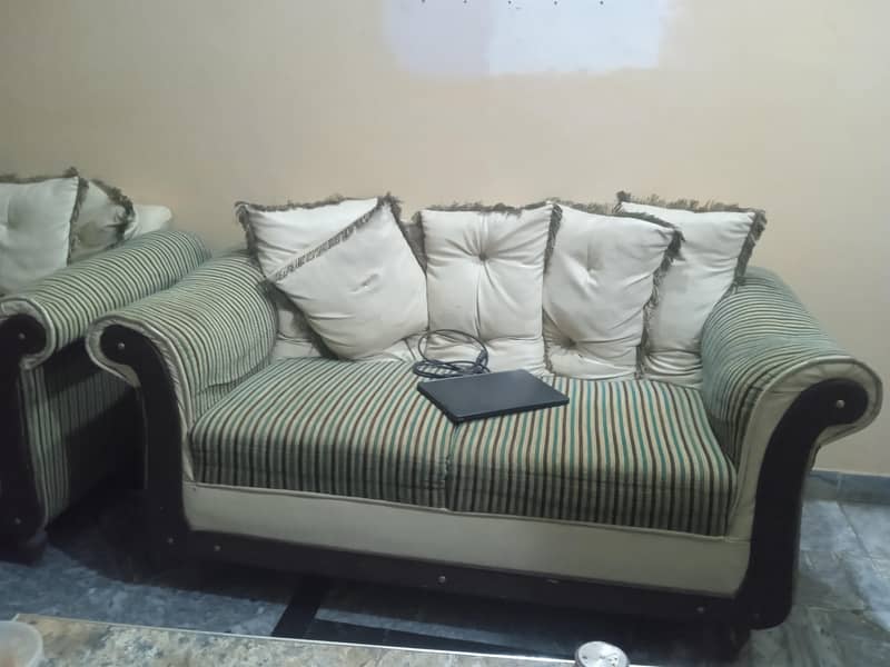 sofa good condition 3