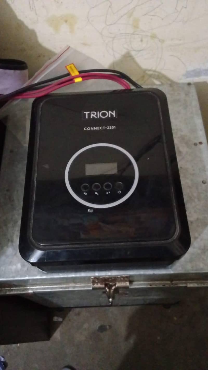 UPS tron 0