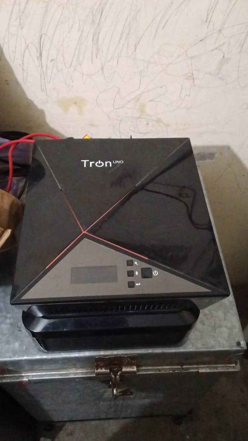 UPS tron 1