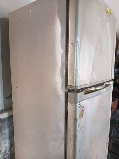 Dawlance medium fridge for sale