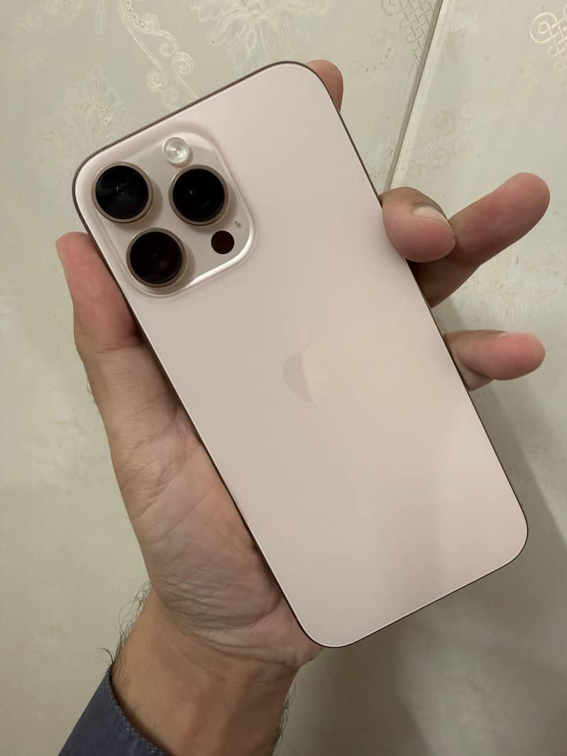 Apple iPhone 16 Pro Max 1
