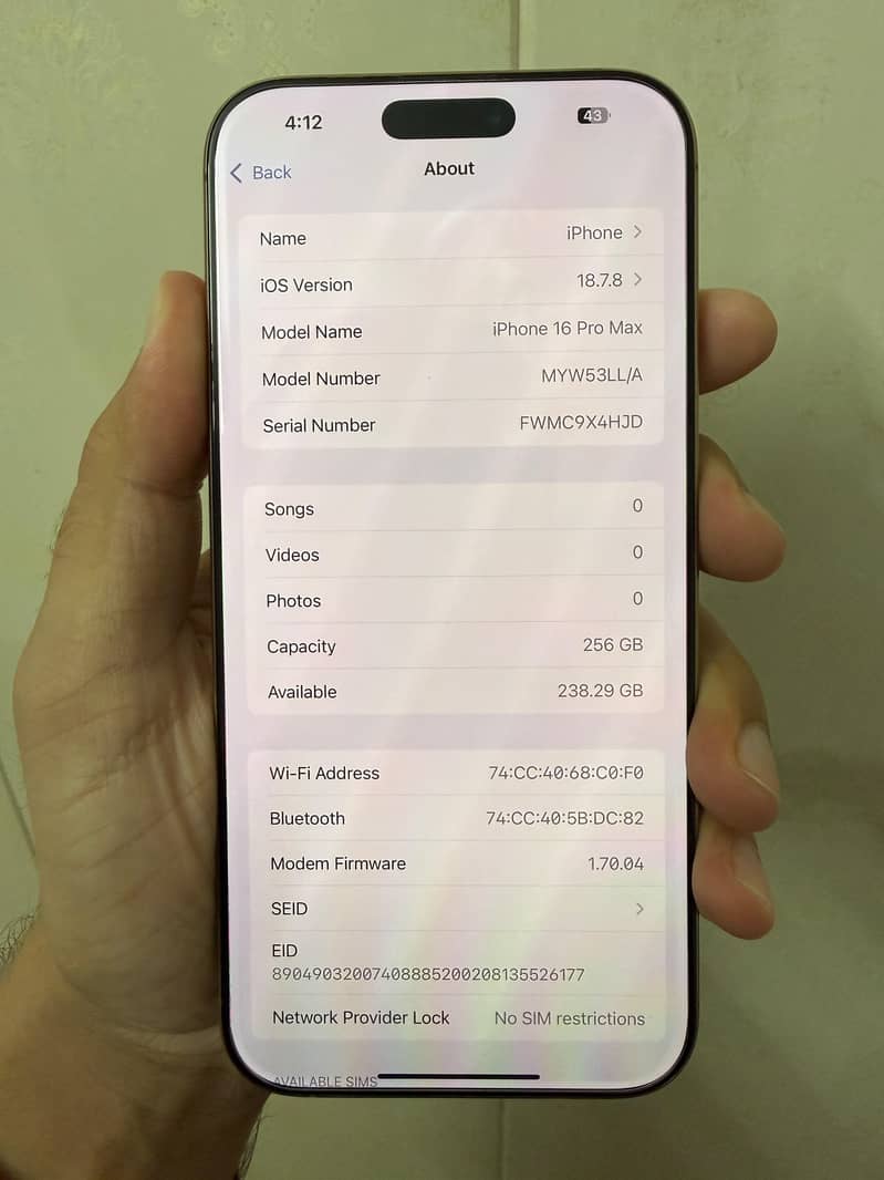 Apple iPhone 16 Pro Max 4