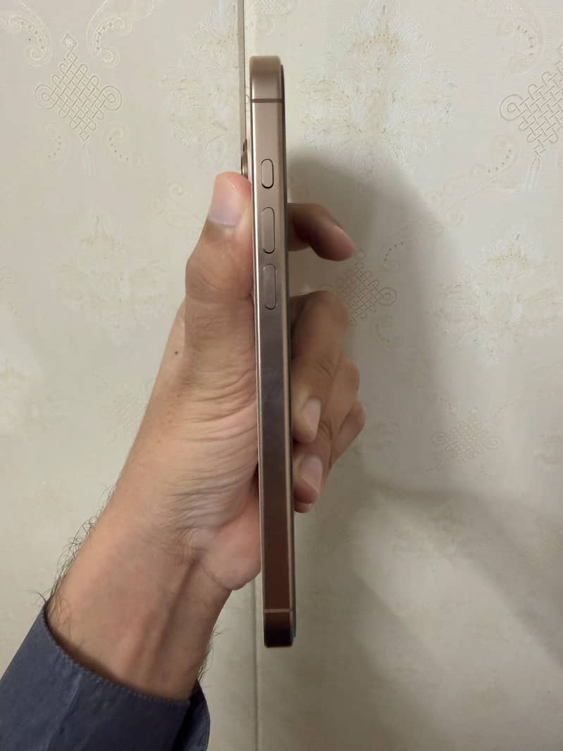 Apple iPhone 16 Pro Max 7