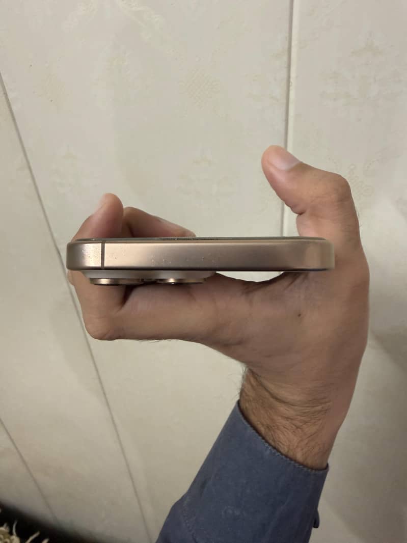 Apple iPhone 16 Pro Max 8