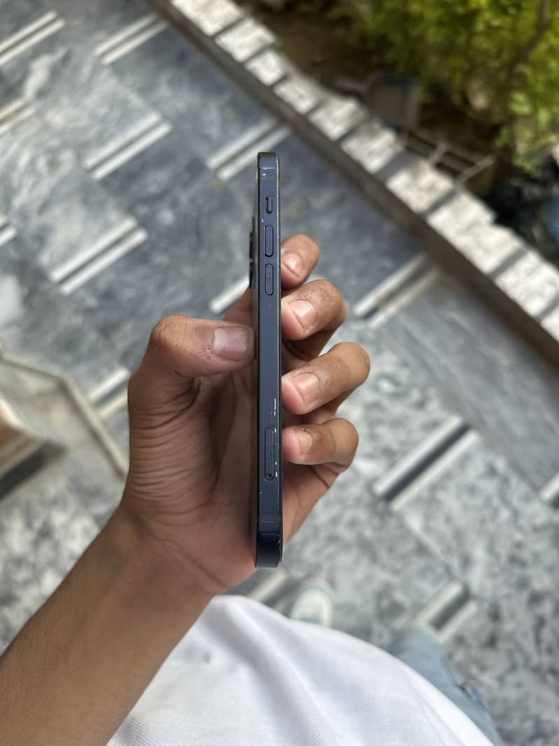 Apple iPhone 12 0