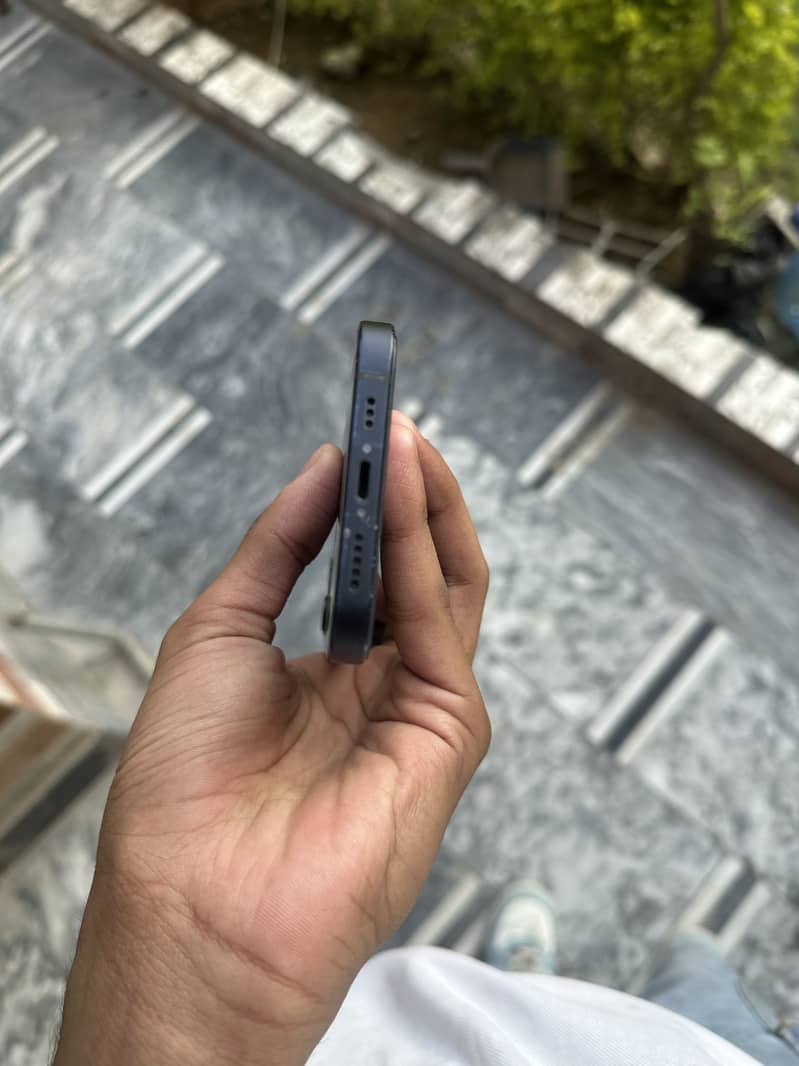 Apple iPhone 12 3