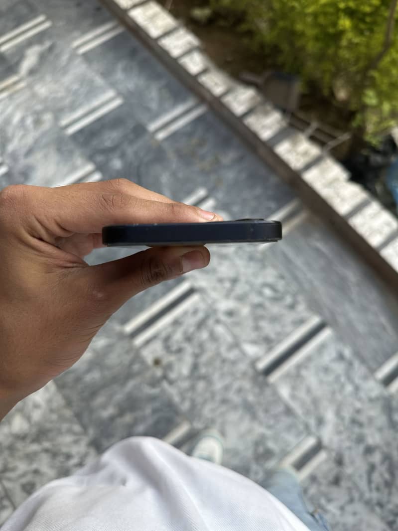 Apple iPhone 12 4