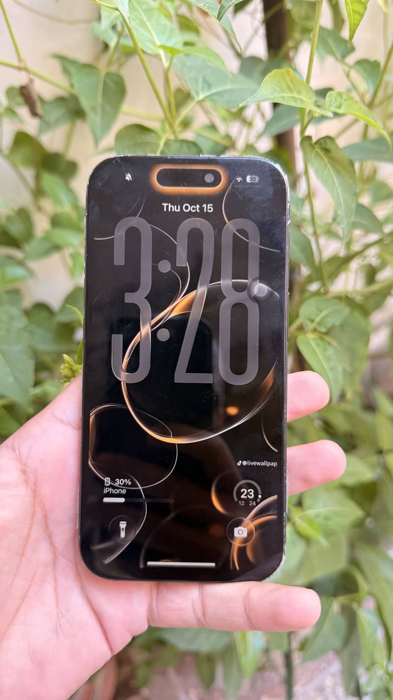 Apple iPhone 16 0