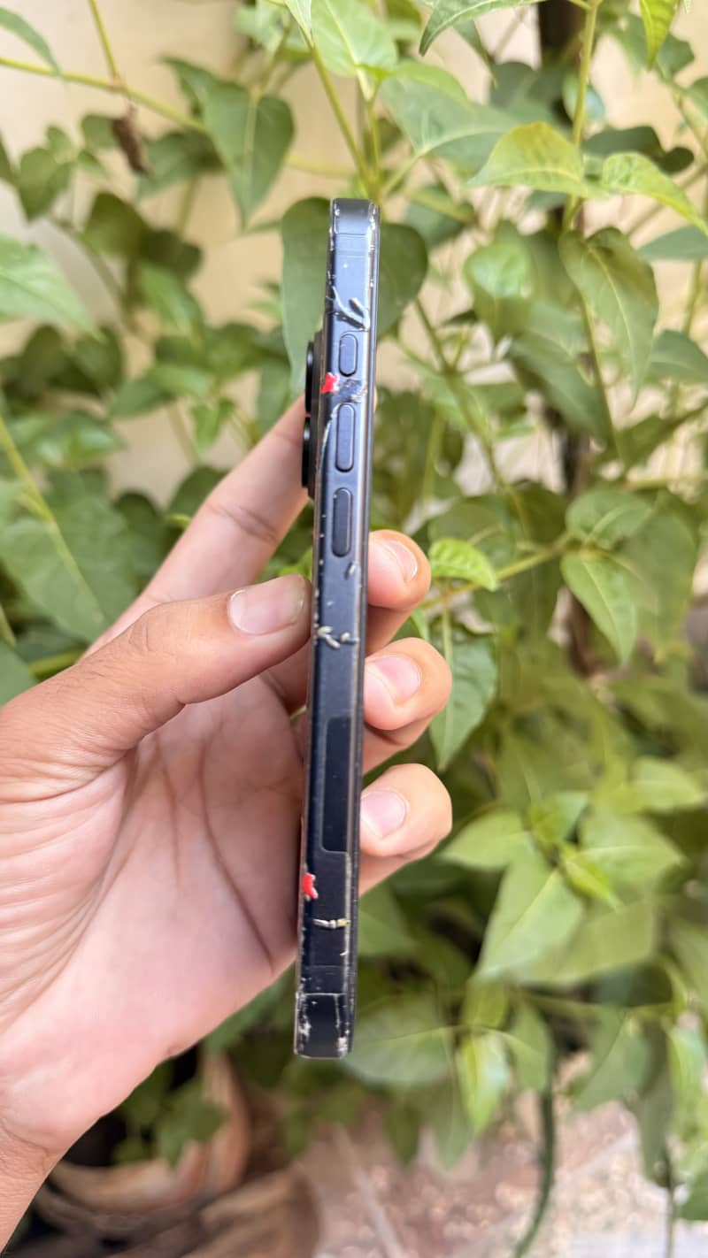 Apple iPhone 16 2