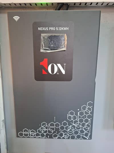 1on Nexus Pro 5.12  Lithium Solar Battery - Excellent Condition