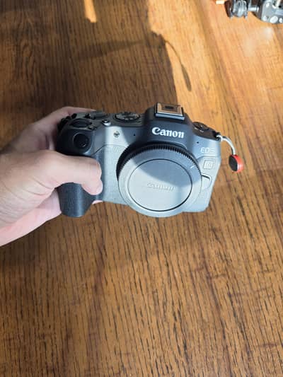 Canon Eos R8 as good as new new