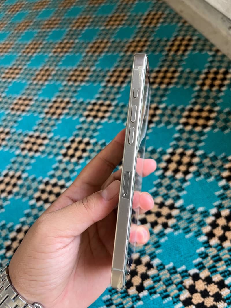 Apple iPhone 15 Pro Max 5