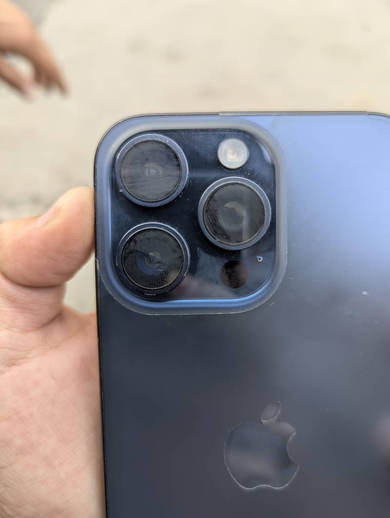 Apple iPhone 15 Pro Max 1