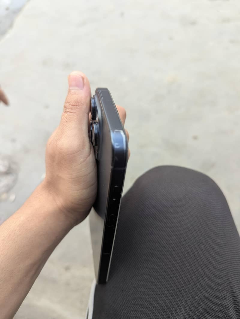 Apple iPhone 15 Pro Max 6