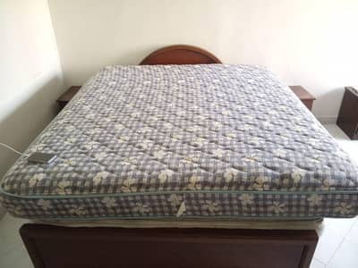 King Size Mattress for Sale – Almost New, Only 10 Months Used