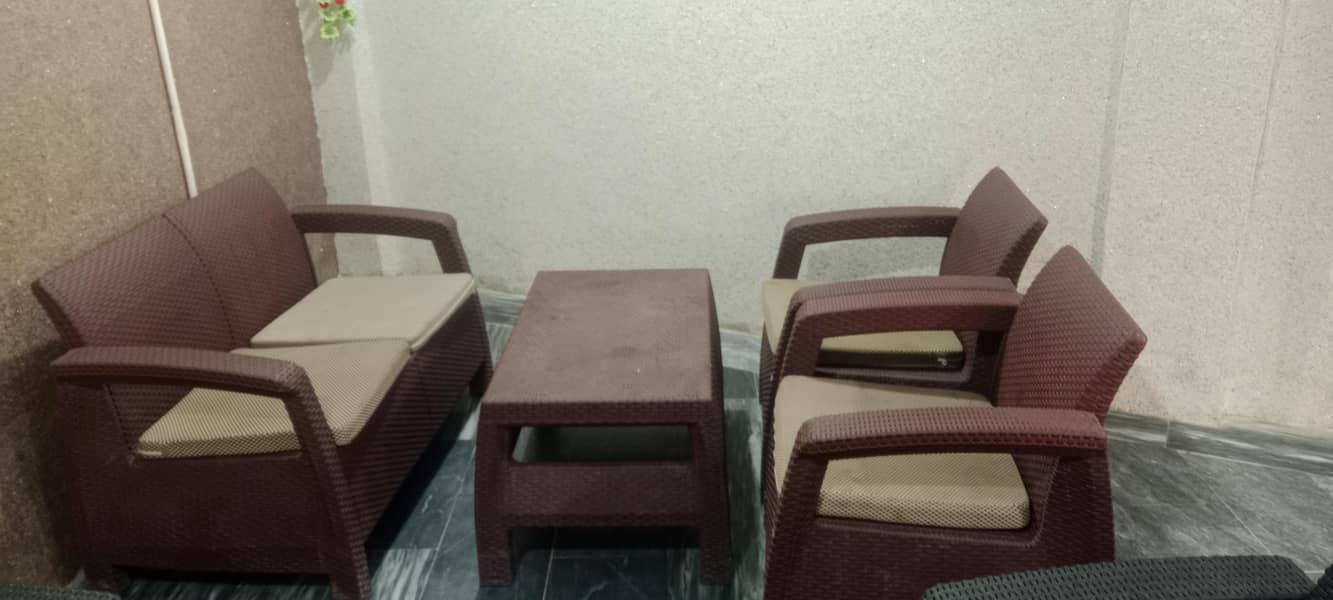 4 seats 0